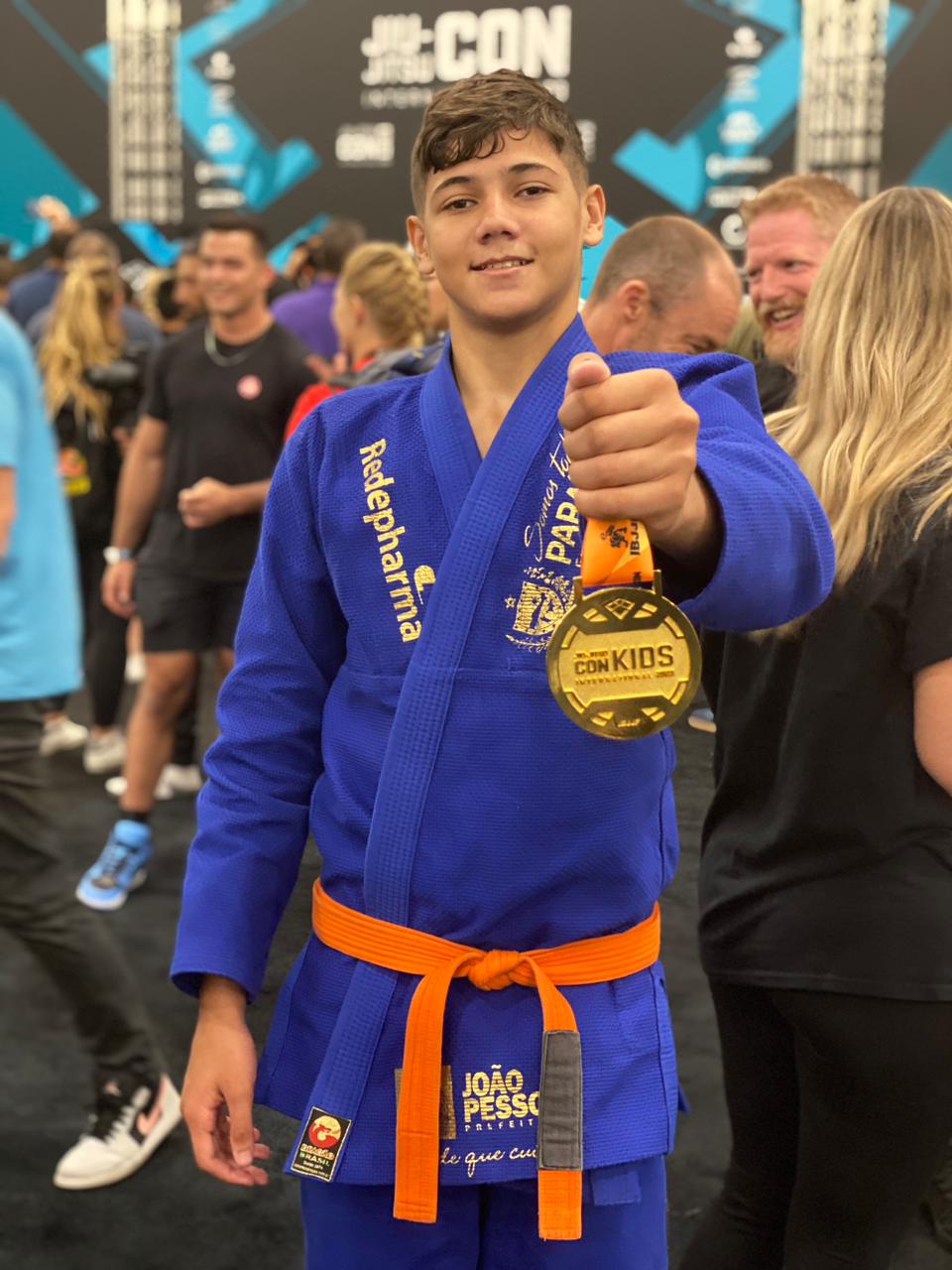 Lutador de Jiu-Jitsu de BC conquista ouro em Campeonato na Espanha